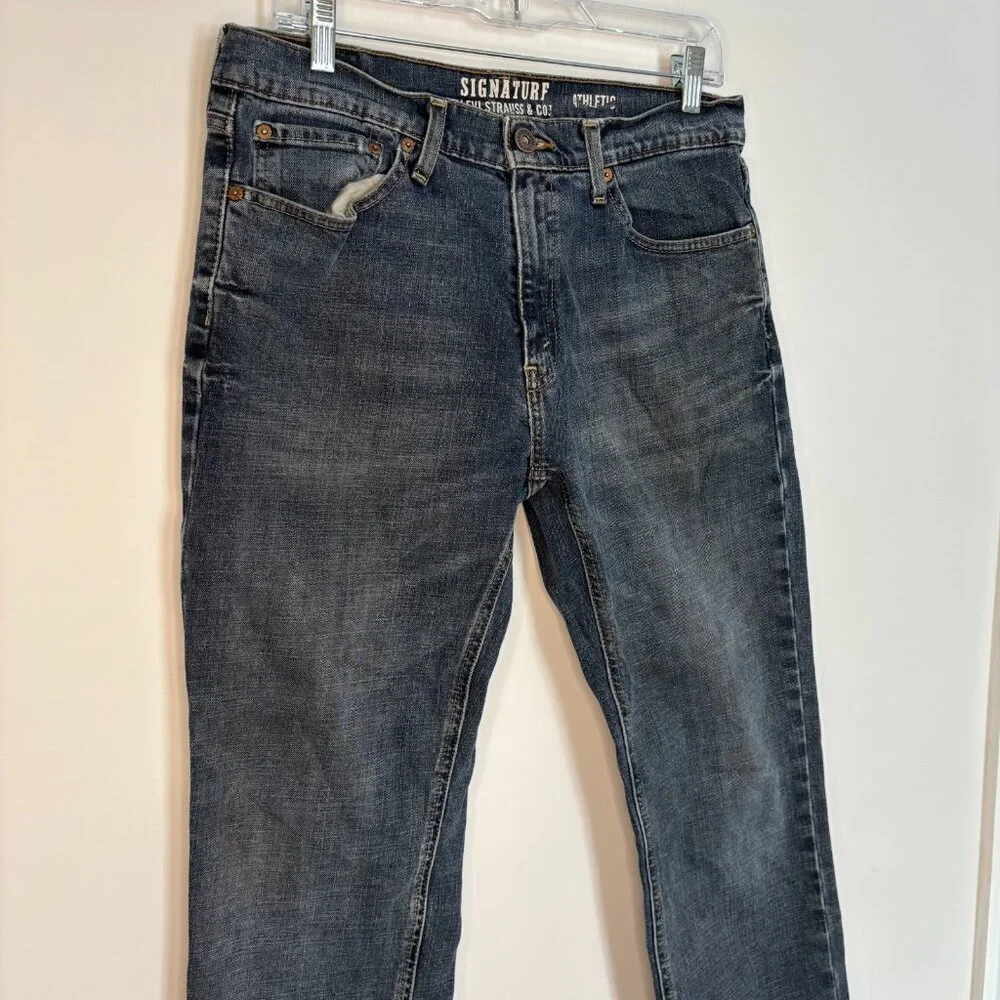 LEVI'S Signature Athletic Cut Mens 32x32 Denim 5 Pocket Stretch Cotton Spandex